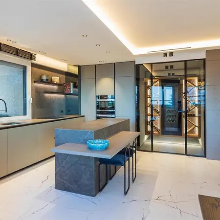 Comfortable And Prestigious Interior Beausoleil